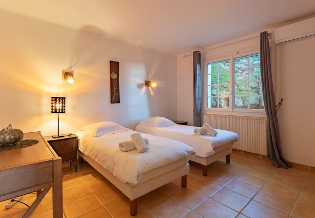 Вилла на Mandelieu-la-Napoule - VILLA JUSTINE VI4239 By Riviera Holiday Homes Вилла на Mandelieu-la-Napoule - VILLA JUSTINE VI4239 By Riviera Holiday Homes