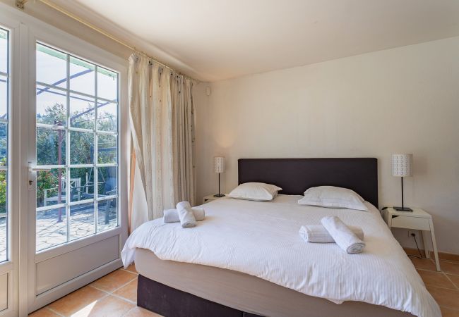 Вилла на Mandelieu-la-Napoule - VILLA JUSTINE VI4239 By Riviera Holiday Homes Вилла на Mandelieu-la-Napoule - VILLA JUSTINE VI4239 By Riviera Holiday Homes