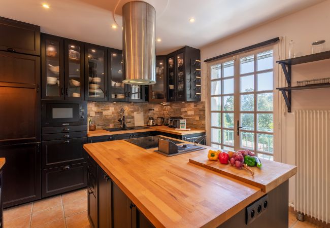 Вилла на Mandelieu-la-Napoule - VILLA JUSTINE VI4239 By Riviera Holiday Homes Вилла на Mandelieu-la-Napoule - VILLA JUSTINE VI4239 By Riviera Holiday Homes