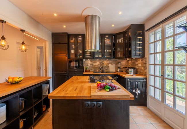 Вилла на Mandelieu-la-Napoule - VILLA JUSTINE VI4239 By Riviera Holiday Homes Вилла на Mandelieu-la-Napoule - VILLA JUSTINE VI4239 By Riviera Holiday Homes