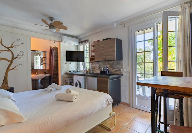 Вилла на Mandelieu-la-Napoule - VILLA JUSTINE VI4239 By Riviera Holiday Homes Вилла на Mandelieu-la-Napoule - VILLA JUSTINE VI4239 By Riviera Holiday Homes