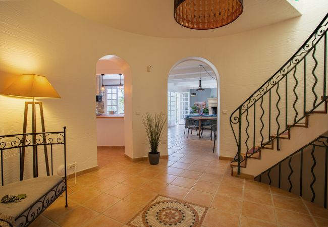 Вилла на Mandelieu-la-Napoule - VILLA JUSTINE VI4239 By Riviera Holiday Homes Вилла на Mandelieu-la-Napoule - VILLA JUSTINE VI4239 By Riviera Holiday Homes