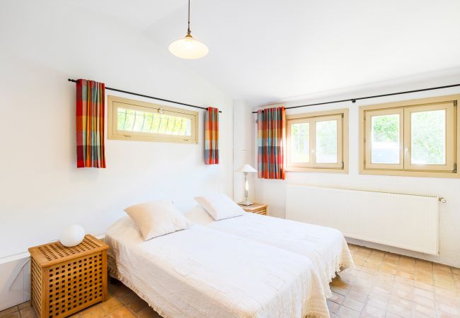 Вилла на Roquefort-les-Pins - Villa Les Feuillets VI4250 by Riviera Holiday Homes Вилла на Roquefort-les-Pins - Villa Les Feuillets VI4250 by Riviera Holiday Homes