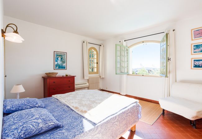 Вилла на Roquefort-les-Pins - Villa Les Feuillets VI4250 by Riviera Holiday Homes Вилла на Roquefort-les-Pins - Villa Les Feuillets VI4250 by Riviera Holiday Homes