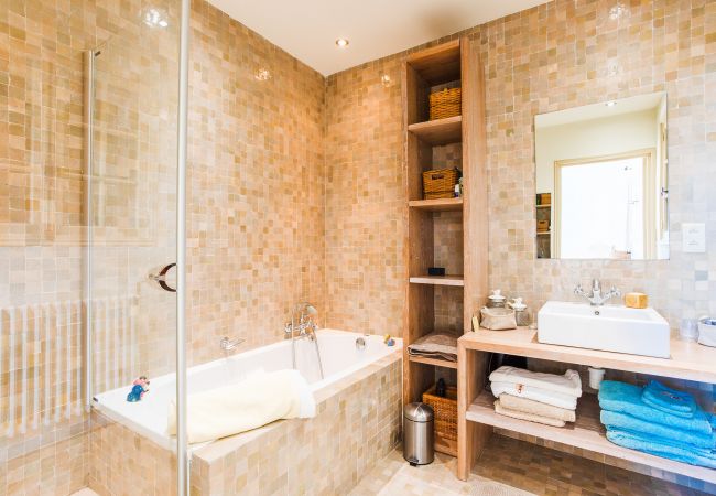 Вилла на Roquefort-les-Pins - Villa Les Feuillets VI4250 by Riviera Holiday Homes Вилла на Roquefort-les-Pins - Villa Les Feuillets VI4250 by Riviera Holiday Homes