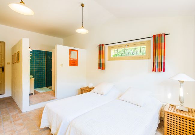 Вилла на Roquefort-les-Pins - Villa Les Feuillets VI4250 by Riviera Holiday Homes Вилла на Roquefort-les-Pins - Villa Les Feuillets VI4250 by Riviera Holiday Homes