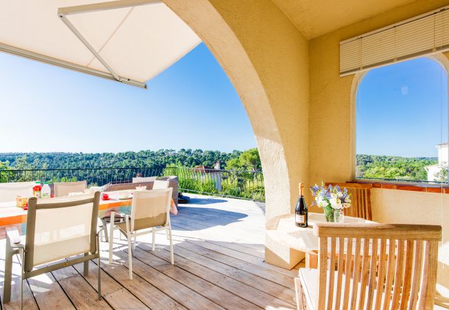 Вилла на Roquefort-les-Pins - Villa Les Feuillets VI4250 by Riviera Holiday Homes Вилла на Roquefort-les-Pins - Villa Les Feuillets VI4250 by Riviera Holiday Homes