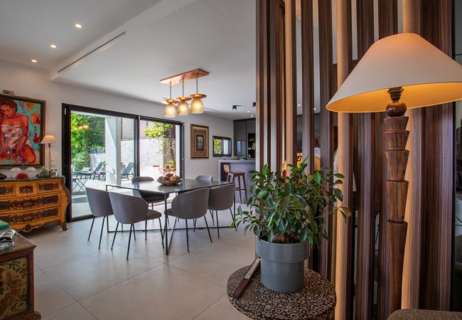 Вилла на Nice - Villa Les Sources By Riviera Holiday Homes Вилла на Nice - Villa Les Sources By Riviera Holiday Homes