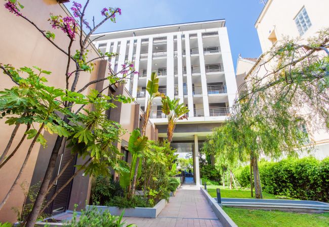 Апартаменты на Nice - VICTOR  HUGO II Appartement moderne avec terrasse by Riviera Holiday Homes Апартаменты на Nice - VICTOR  HUGO II Appartement moderne avec terrasse by Riviera Holiday Homes