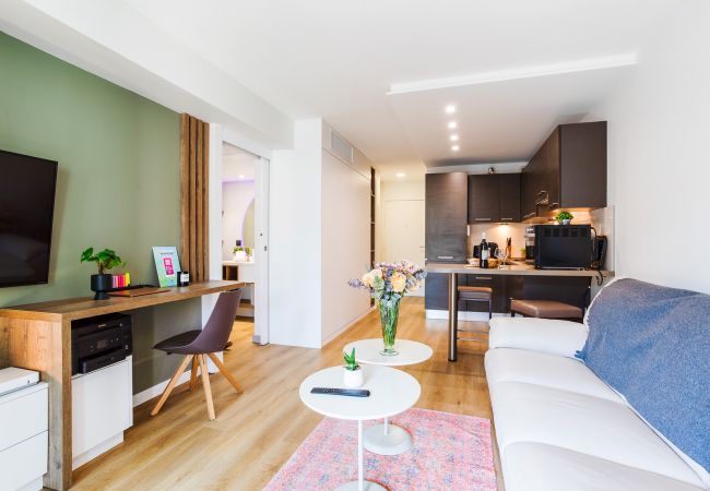 Апартаменты на Nice - VICTOR  HUGO II Appartement moderne avec terrasse by Riviera Holiday Homes Апартаменты на Nice - VICTOR  HUGO II Appartement moderne avec terrasse by Riviera Holiday Homes