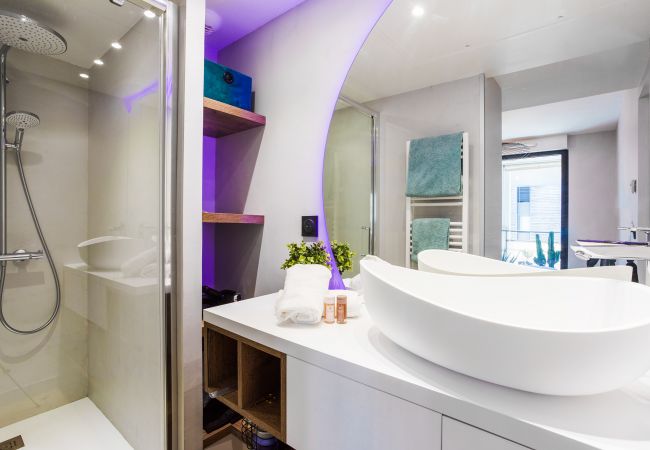 Апартаменты на Nice - VICTOR  HUGO II Appartement moderne avec terrasse by Riviera Holiday Homes Апартаменты на Nice - VICTOR  HUGO II Appartement moderne avec terrasse by Riviera Holiday Homes