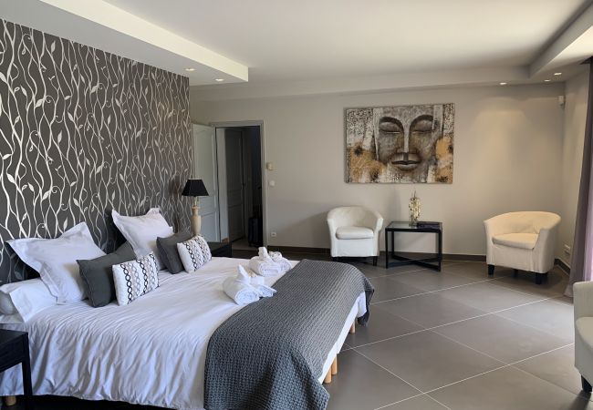 Вилла на Châteauneuf-Grasse - Villa Ock en Bourg - Etoiles du Sud Вилла на Châteauneuf-Grasse - Villa Ock en Bourg - Etoiles du Sud