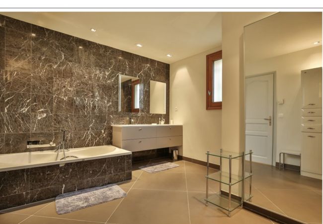 Вилла на Châteauneuf-Grasse - Villa Ock en Bourg - Etoiles du Sud Вилла на Châteauneuf-Grasse - Villa Ock en Bourg - Etoiles du Sud