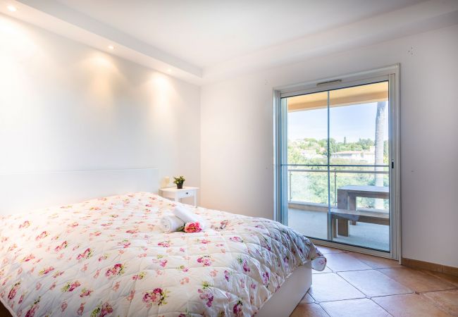 Вилла на Golfe Juan - VILLA PARADISIO VI4351 By Riviera Holiday Homes Вилла на Golfe Juan - VILLA PARADISIO VI4351 By Riviera Holiday Homes