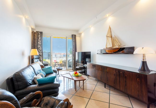 Апартаменты на Nice - LE FRANCE By Riviera Holiday Homes Апартаменты на Nice - LE FRANCE By Riviera Holiday Homes