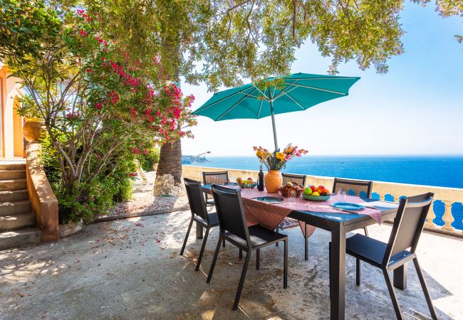 Вилла на Nice - VILLA REVE D'AZUR BY Riviera Holiday Homes Вилла на Nice - VILLA REVE D'AZUR BY Riviera Holiday Homes