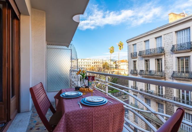 Апартаменты на Ницца / Nice - LE MEDITERRANEE By Riviera Holiday Homes