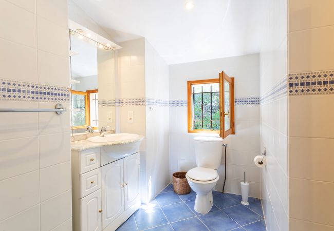 Вилла на Grasse - MAS DES  LAURIERS VI4370 By Riviera Holiday Homes Вилла на Grasse - MAS DES  LAURIERS VI4370 By Riviera Holiday Homes