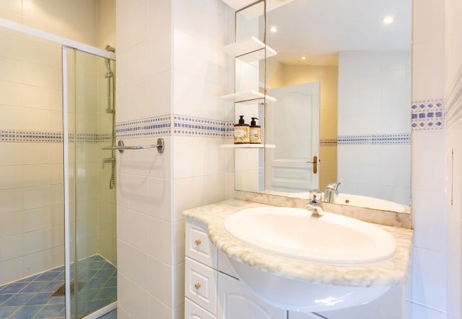 Вилла на Grasse - MAS DES  LAURIERS VI4370 By Riviera Holiday Homes Вилла на Grasse - MAS DES  LAURIERS VI4370 By Riviera Holiday Homes