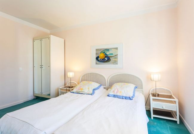 Вилла на Grasse - MAS DES  LAURIERS VI4370 By Riviera Holiday Homes Вилла на Grasse - MAS DES  LAURIERS VI4370 By Riviera Holiday Homes