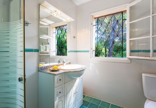 Вилла на Grasse - MAS DES  LAURIERS VI4370 By Riviera Holiday Homes Вилла на Grasse - MAS DES  LAURIERS VI4370 By Riviera Holiday Homes