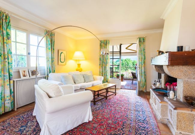 Вилла на Grasse - MAS DES  LAURIERS VI4370 By Riviera Holiday Homes Вилла на Grasse - MAS DES  LAURIERS VI4370 By Riviera Holiday Homes