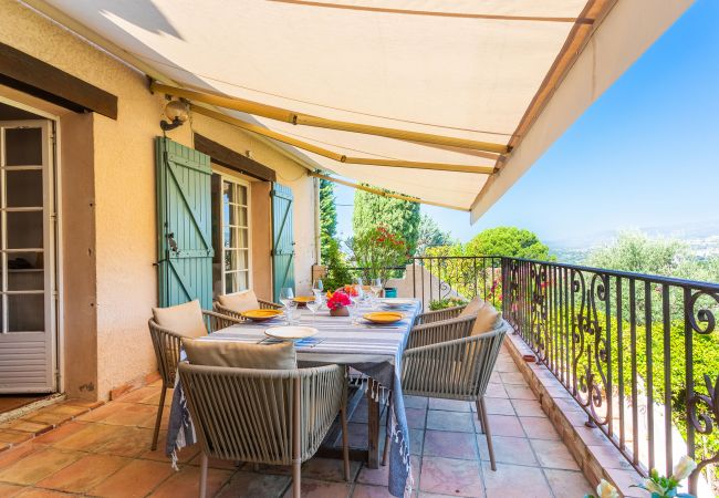 Вилла на Grasse - MAS DES  LAURIERS VI4370 By Riviera Holiday Homes Вилла на Grasse - MAS DES  LAURIERS VI4370 By Riviera Holiday Homes