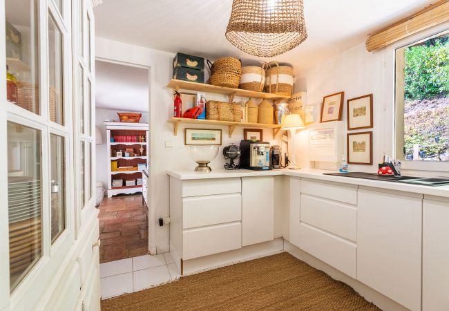 Вилла на Tourrettes-sur-Loup - VILLA DES PARFUMS VI4382 By Riviera Holiday Homes Вилла на Tourrettes-sur-Loup - VILLA DES PARFUMS VI4382 By Riviera Holiday Homes