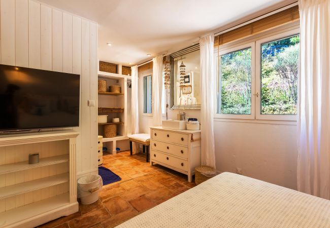 Вилла на Tourrettes-sur-Loup - VILLA DES PARFUMS VI4382 By Riviera Holiday Homes Вилла на Tourrettes-sur-Loup - VILLA DES PARFUMS VI4382 By Riviera Holiday Homes