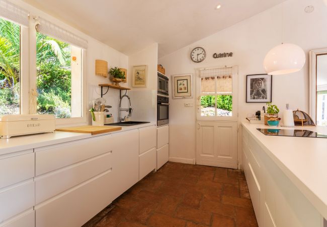 Вилла на Tourrettes-sur-Loup - VILLA DES PARFUMS VI4382 By Riviera Holiday Homes Вилла на Tourrettes-sur-Loup - VILLA DES PARFUMS VI4382 By Riviera Holiday Homes