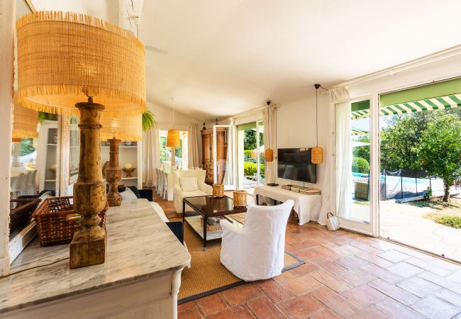 Вилла на Tourrettes-sur-Loup - VILLA DES PARFUMS VI4382 By Riviera Holiday Homes Вилла на Tourrettes-sur-Loup - VILLA DES PARFUMS VI4382 By Riviera Holiday Homes