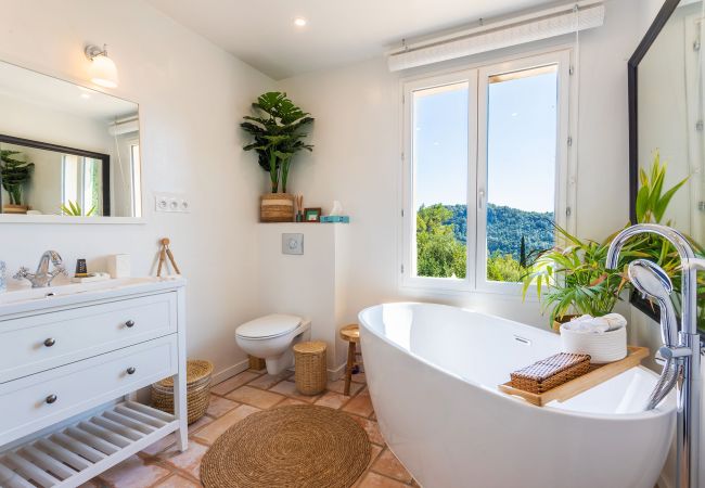 Вилла на Tourrettes-sur-Loup - VILLA DES PARFUMS VI4382 By Riviera Holiday Homes Вилла на Tourrettes-sur-Loup - VILLA DES PARFUMS VI4382 By Riviera Holiday Homes