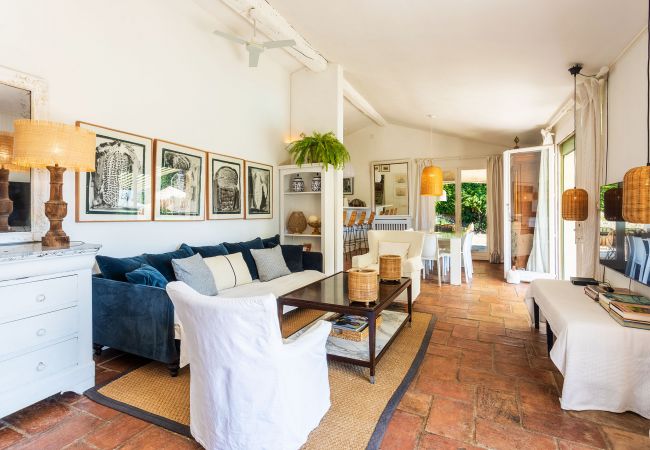 Вилла на Tourrettes-sur-Loup - VILLA DES PARFUMS VI4382 By Riviera Holiday Homes Вилла на Tourrettes-sur-Loup - VILLA DES PARFUMS VI4382 By Riviera Holiday Homes