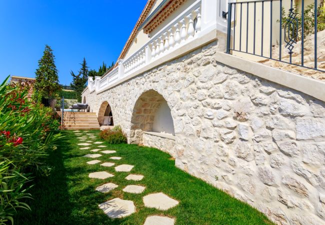 Вилла на Villefranche-sur-Mer - VILLA  BELLE VUE VI4394 By Riviera Holiday Homes Вилла на Villefranche-sur-Mer - VILLA  BELLE VUE VI4394 By Riviera Holiday Homes