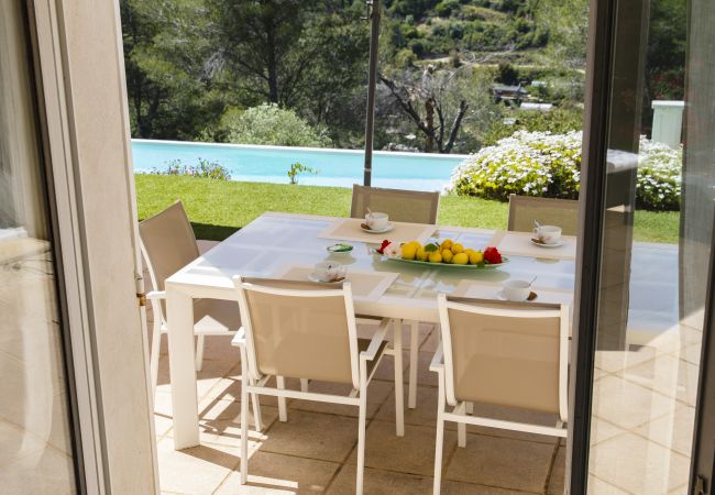 Вилла на Ницца / Nice - VILLA DE FERIC VI4396 By Riviera Holiday Homes