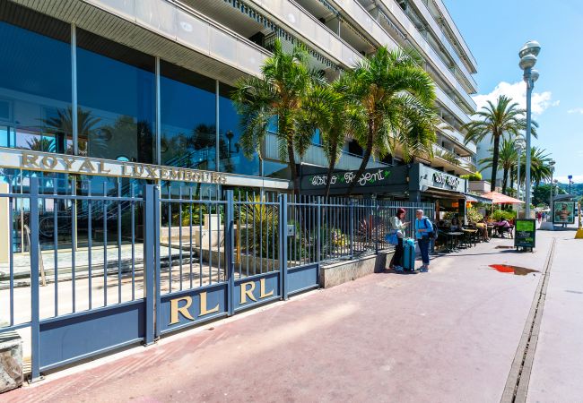 Квартира-студия на Nice - Royal Luxembourg AP4397 By Riviera Holiday Homes Квартира-студия на Nice - Royal Luxembourg AP4397 By Riviera Holiday Homes