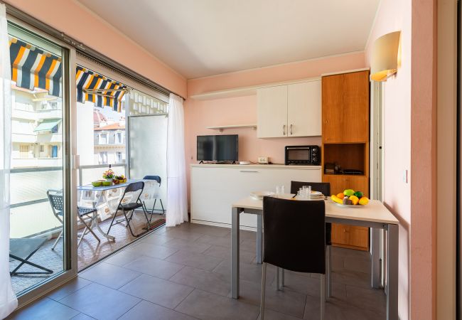 Квартира-студия на Nice - Royal Luxembourg AP4397 By Riviera Holiday Homes Квартира-студия на Nice - Royal Luxembourg AP4397 By Riviera Holiday Homes