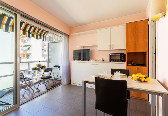 Квартира-студия на Nice - Royal Luxembourg AP4397 By Riviera Holiday Homes Квартира-студия на Nice - Royal Luxembourg AP4397 By Riviera Holiday Homes