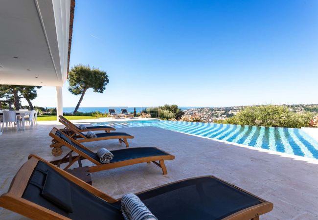 Вилла на Nice - Villa ADRIANA VI4411 By Riviera Holiday Homes Вилла на Nice - Villa ADRIANA VI4411 By Riviera Holiday Homes