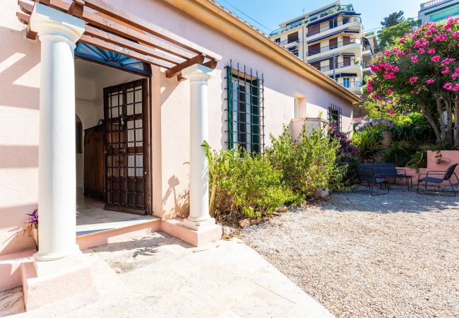 Вилла на Nice - VILLA CECILE VI4419 By Riviera Holiday Homes  Вилла на Nice - VILLA CECILE VI4419 By Riviera Holiday Homes