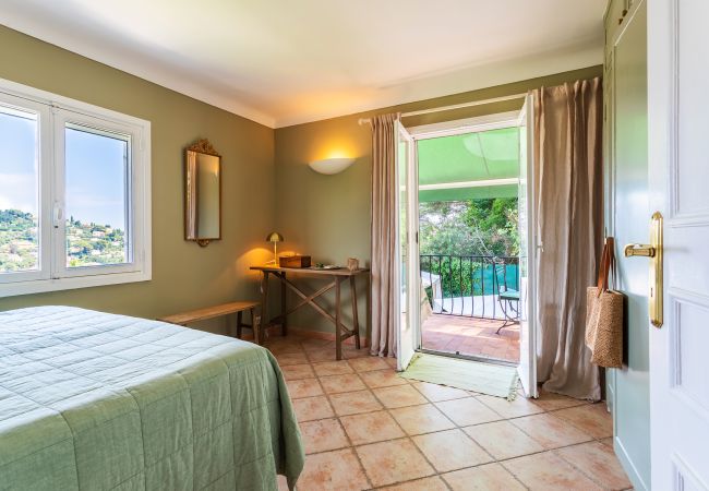 Вилла на Mougins - VILLA LA ROSERAIE VI4425 By Riviera Holiday Homes Вилла на Mougins - VILLA LA ROSERAIE VI4425 By Riviera Holiday Homes