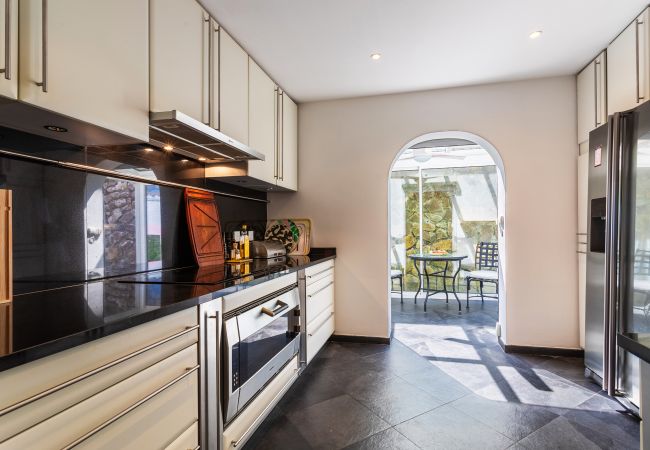 Вилла на Mougins - VILLA LA ROSERAIE VI4425 By Riviera Holiday Homes Вилла на Mougins - VILLA LA ROSERAIE VI4425 By Riviera Holiday Homes