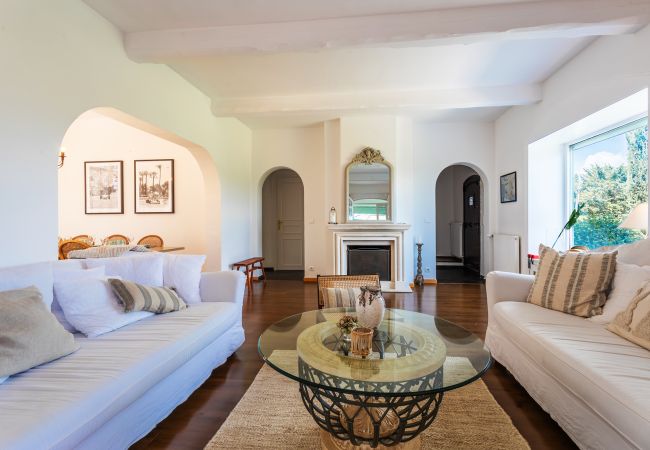 Вилла на Mougins - VILLA LA ROSERAIE VI4425 By Riviera Holiday Homes Вилла на Mougins - VILLA LA ROSERAIE VI4425 By Riviera Holiday Homes