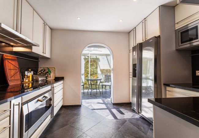 Вилла на Mougins - VILLA LA ROSERAIE VI4425 By Riviera Holiday Homes Вилла на Mougins - VILLA LA ROSERAIE VI4425 By Riviera Holiday Homes