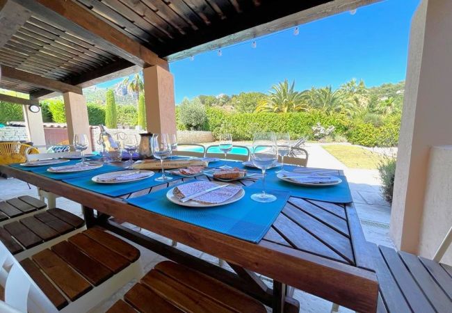 Вилла на Vence - VILLA LA LOUBIANE VI4428 By Riviera Holiday Homes Вилла на Vence - VILLA LA LOUBIANE VI4428 By Riviera Holiday Homes