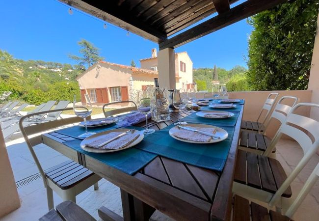 Вилла на Vence - VILLA LA LOUBIANE VI4428 By Riviera Holiday Homes Вилла на Vence - VILLA LA LOUBIANE VI4428 By Riviera Holiday Homes