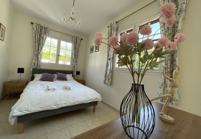 Вилла на Vence - VILLA LA LOUBIANE VI4428 By Riviera Holiday Homes Вилла на Vence - VILLA LA LOUBIANE VI4428 By Riviera Holiday Homes