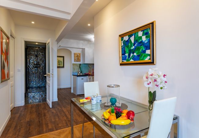 Апартаменты на Nice - LE ROYAL AP4456 by Riviera Holiday Homes Апартаменты на Nice - LE ROYAL AP4456 by Riviera Holiday Homes
