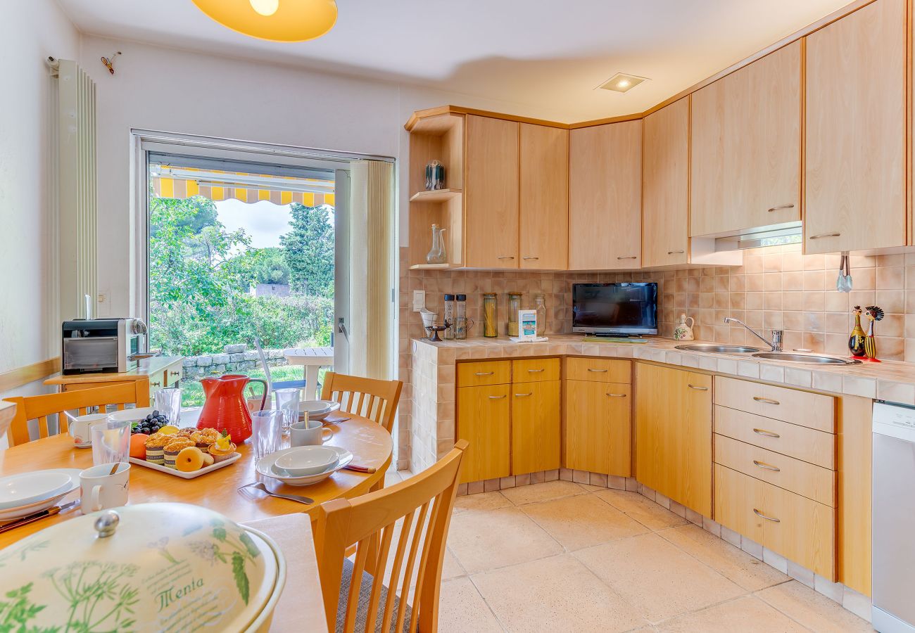 Вилла на Ницца / Nice - VILLA DYONIS VI4439 by Riviera Holiday Homes