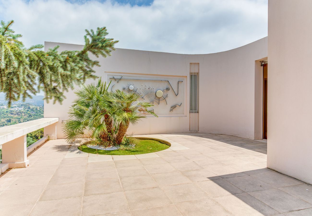 Вилла на Ницца / Nice - VILLA DYONIS VI4439 by Riviera Holiday Homes